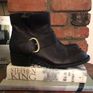BORN LIONA Buckle Short Chocolate Booties 7.5 MINT